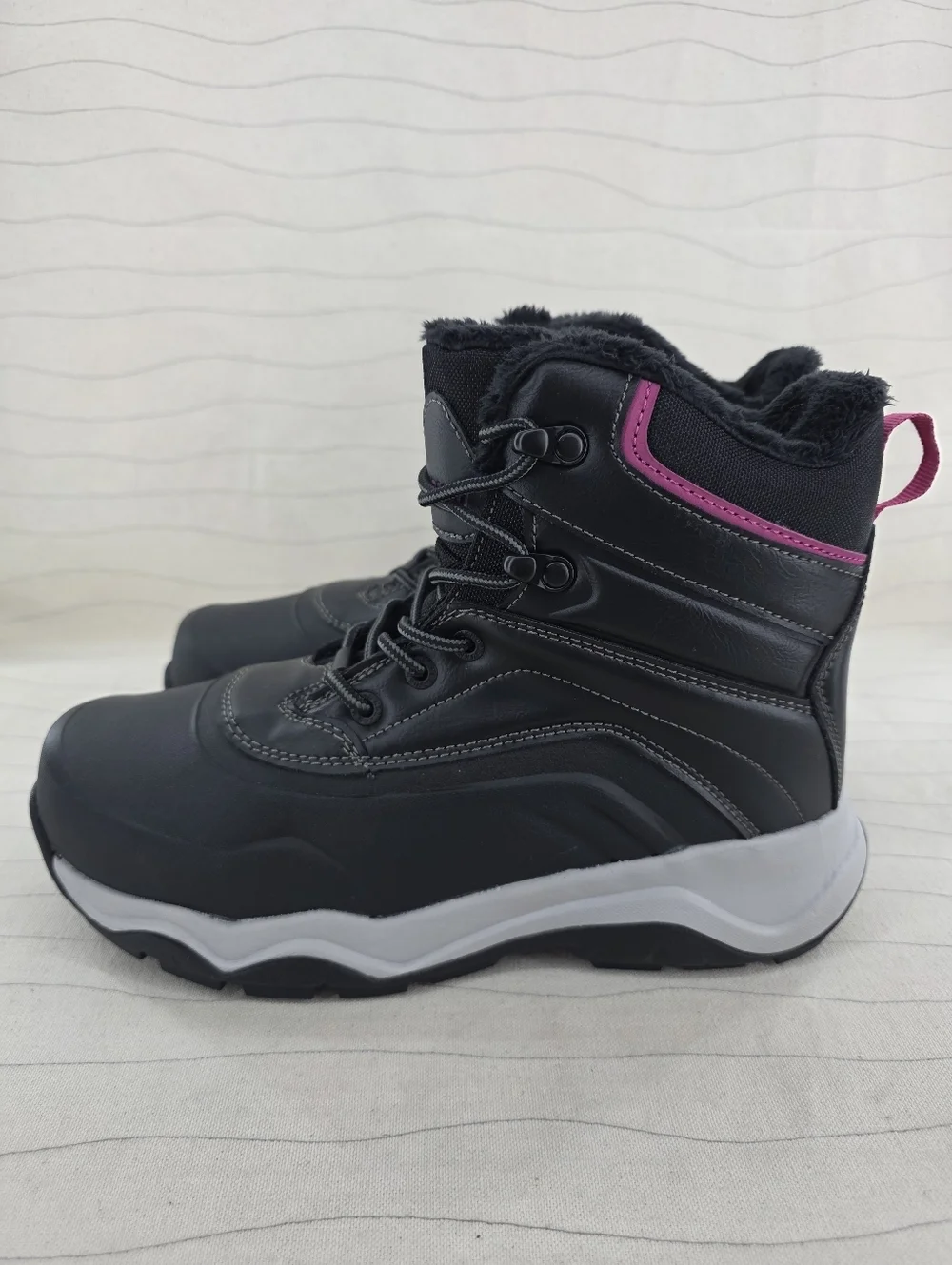 Khombu Womens Riley Black Shell Lace-up Winter Snow Hiking Boots Size 8 NEW
